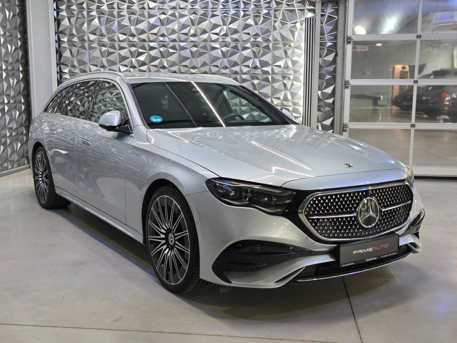 Mercedes-Benz E 300 de AMG Line Premium 4D Sound Hyperscreen foto 3