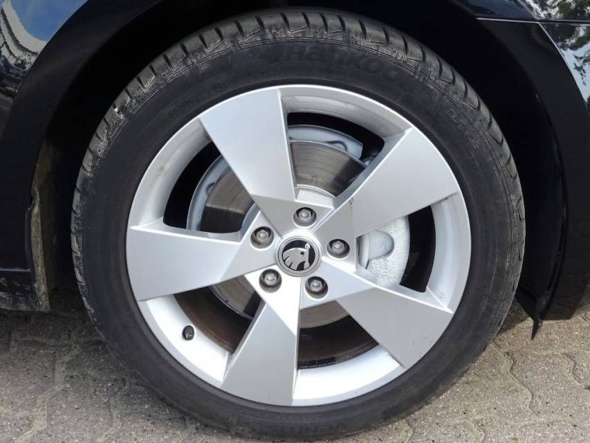 Fahrzeugabbildung SKODA Octavia Combi 1,5 TSI Clever Navi AHK