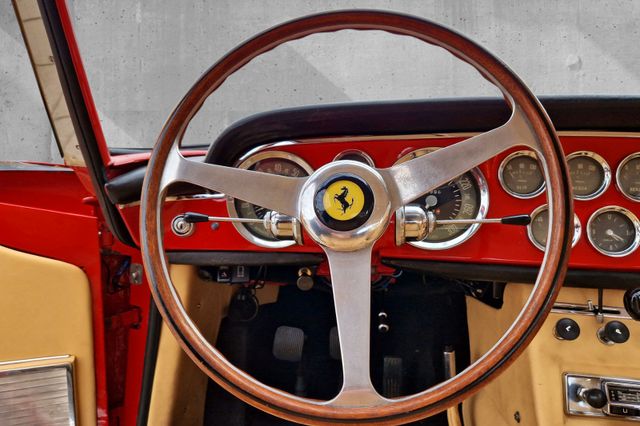 Fahrzeugabbildung Ferrari 250 GTE 2+2*Messeauto Genf*