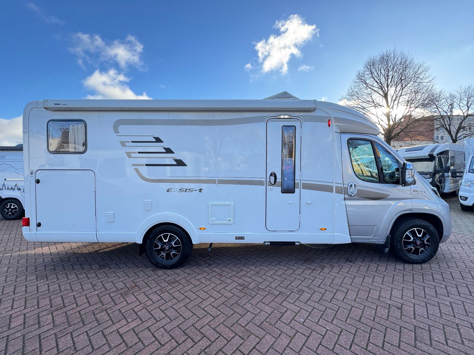 Fahrzeugabbildung HYMER / ERIBA / HYMERCAR EXSIS T 688 FIAT ALKO 2X TV SAT SOLAR AHK PANO