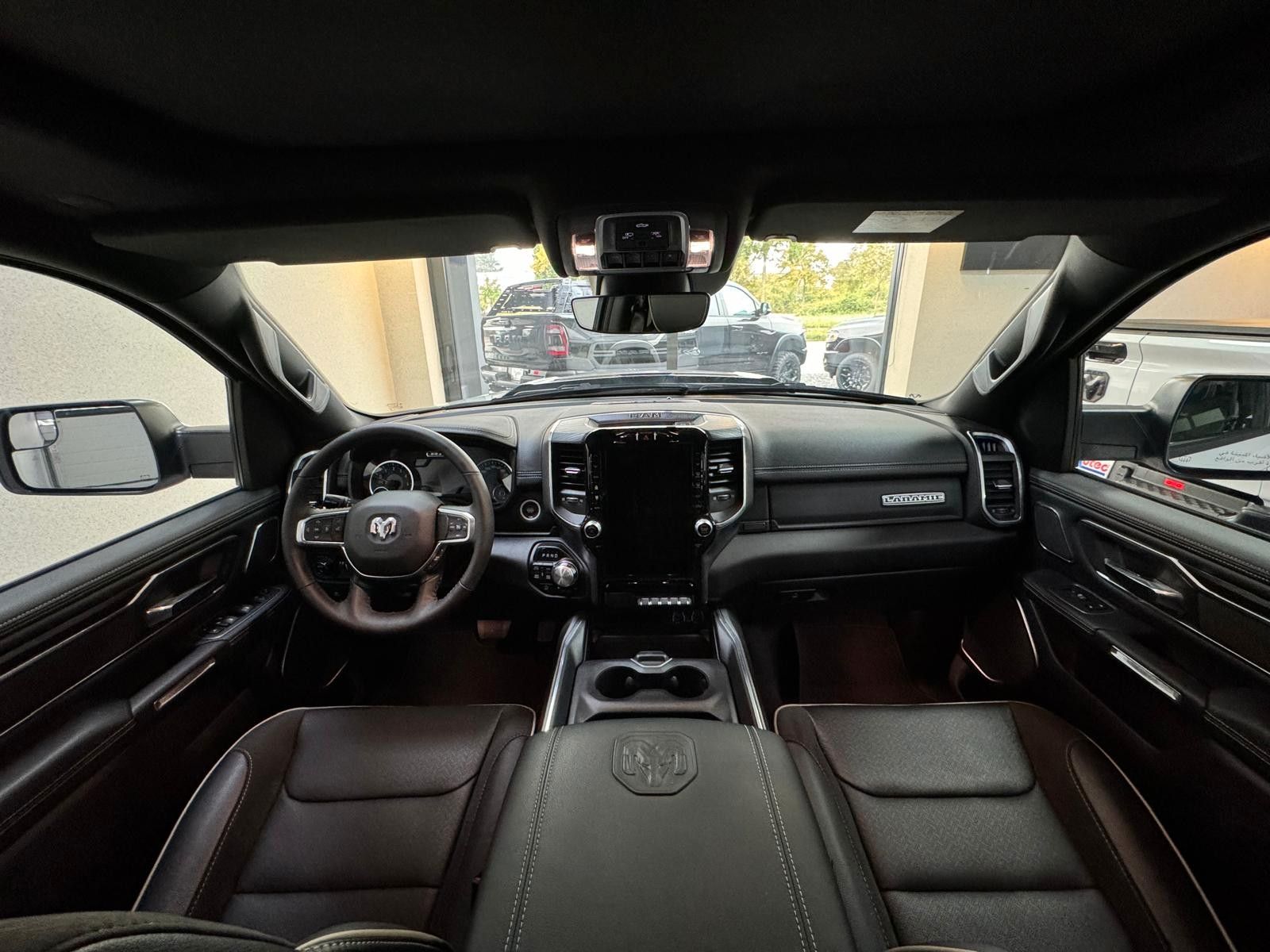 Fahrzeugabbildung Dodge LARAMIE CREW CAB SPORT  12" LUFTF. 22"  HEMI 4x4