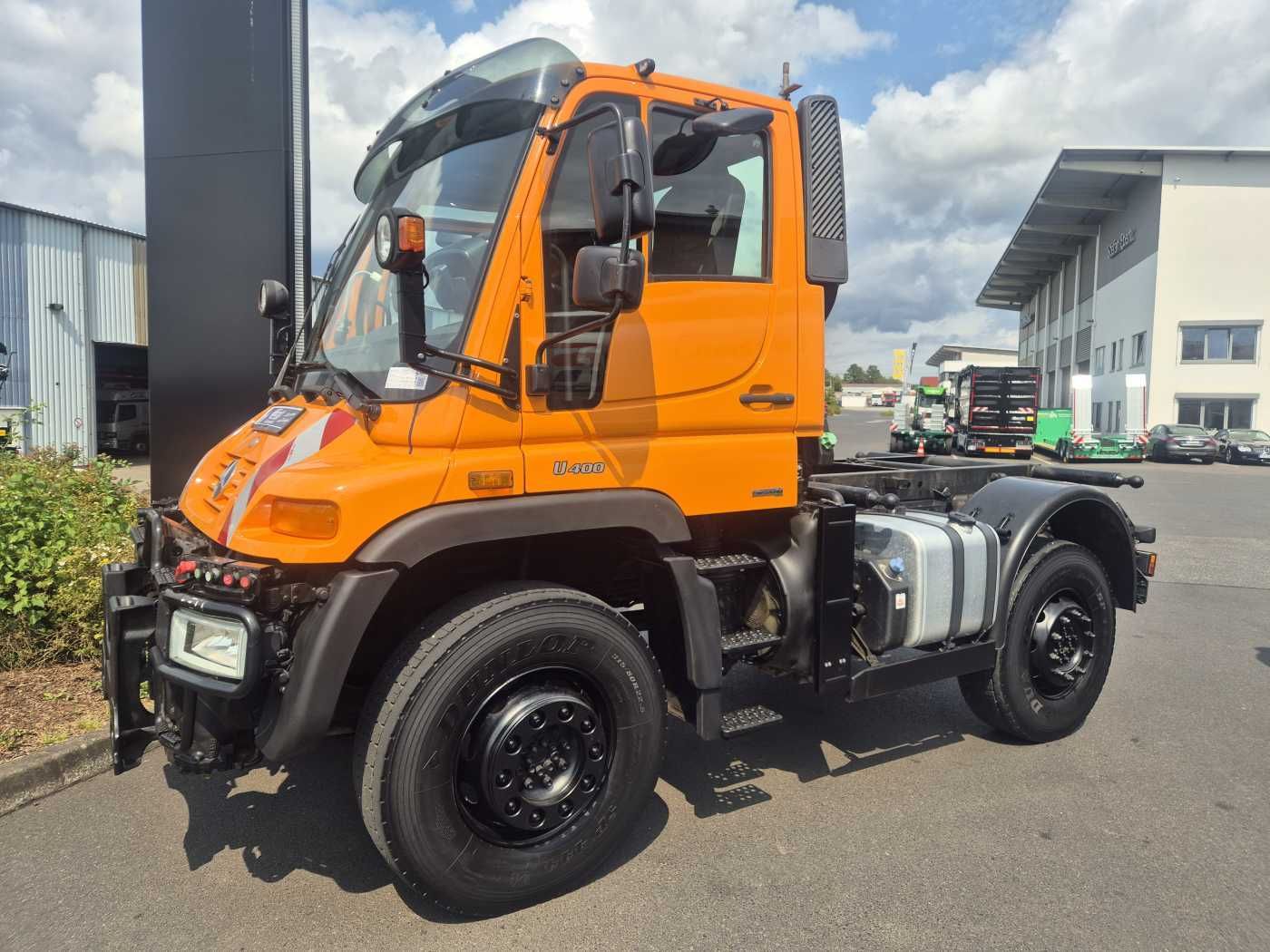 Fahrzeugabbildung Mercedes-Benz Unimog U400 4x4 Vario Pilot Zapfwelle LOF