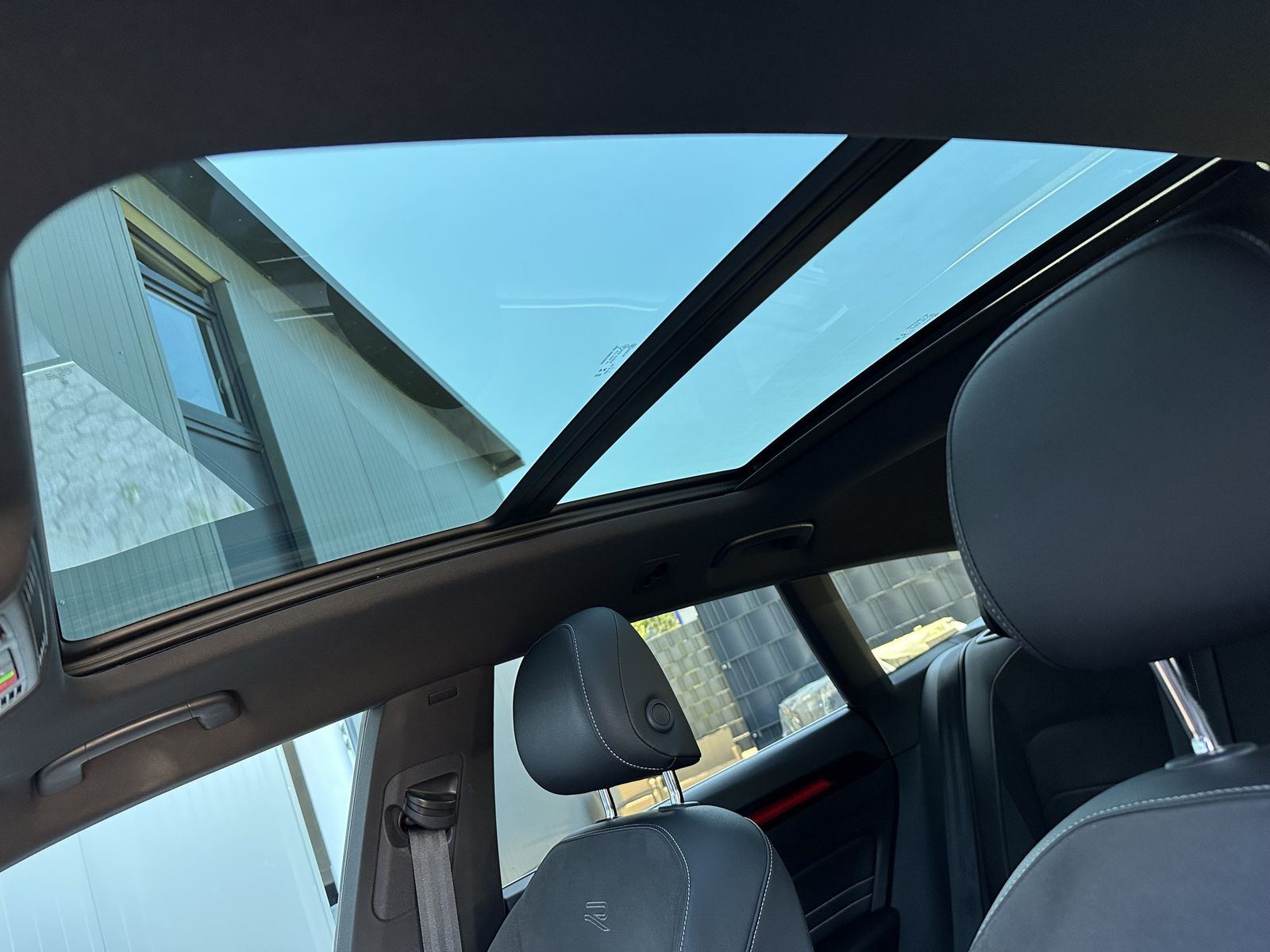 Fahrzeugabbildung Volkswagen Arteon SB 1.4 TSI eHybrid R-Line NAV+LED+PANO+HU