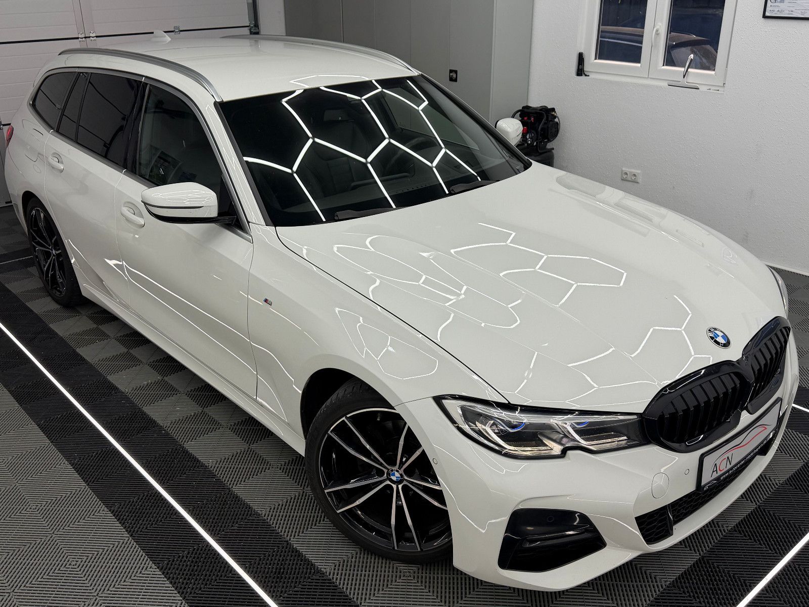 Fahrzeugabbildung BMW 320 d M SPORT/LIVE COCKPIT/MEMORY/HuD/AHK/LASER