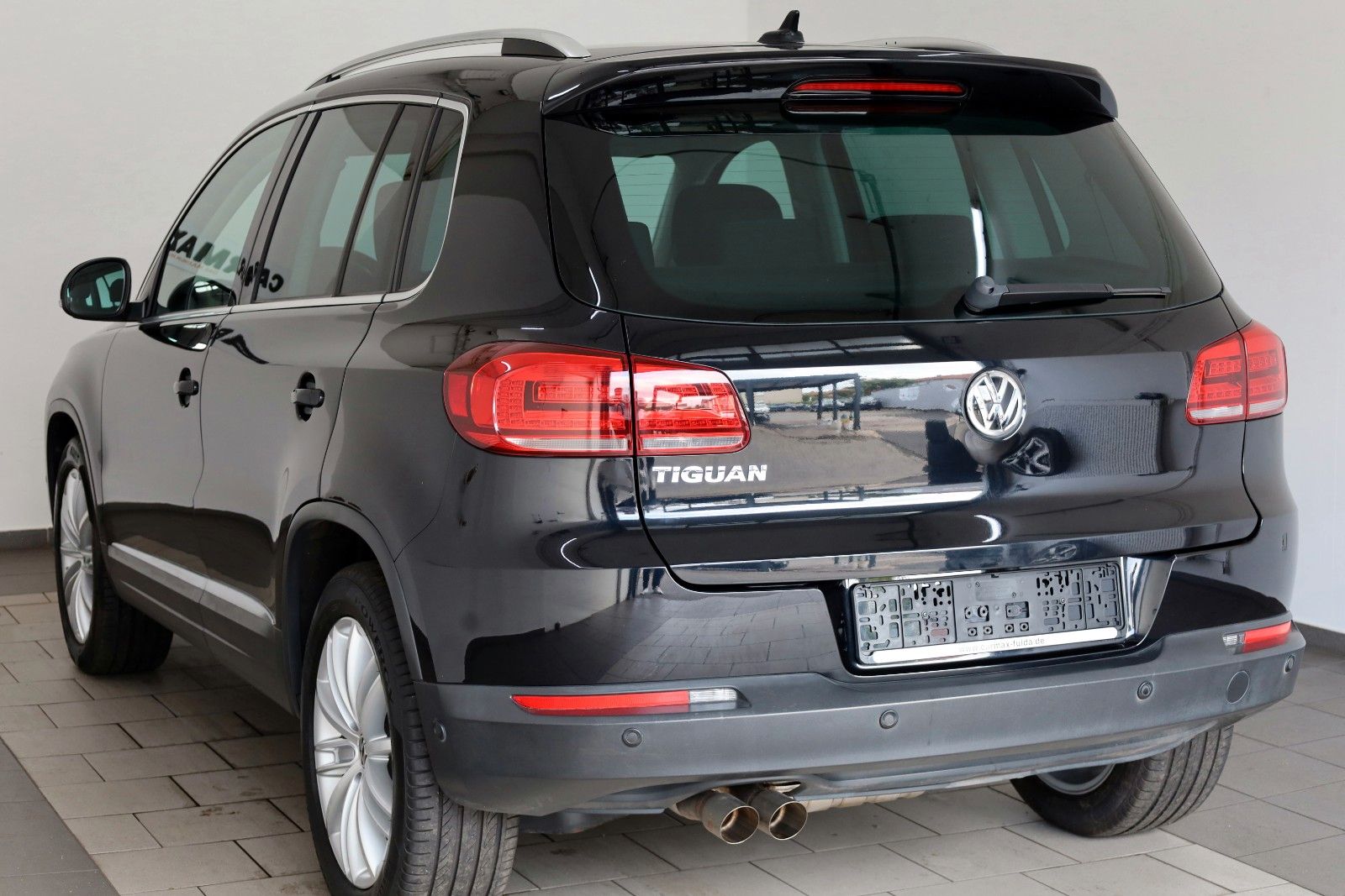 Fahrzeugabbildung Volkswagen Tiguan Sport & Style Navi,Xenon,Panorama,SH,PDC