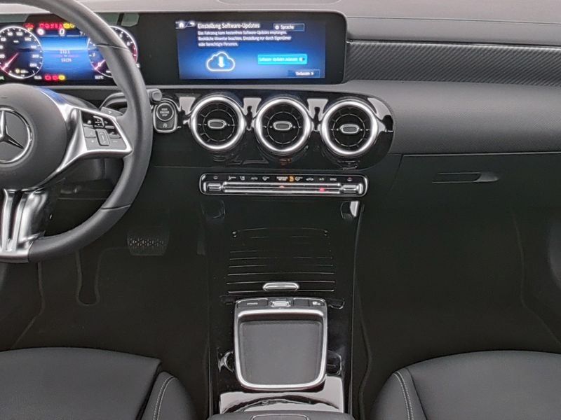 Fahrzeugabbildung Mercedes-Benz CLA 180 Progressive*Pano*Totwink*CarPlay*LED*Kam