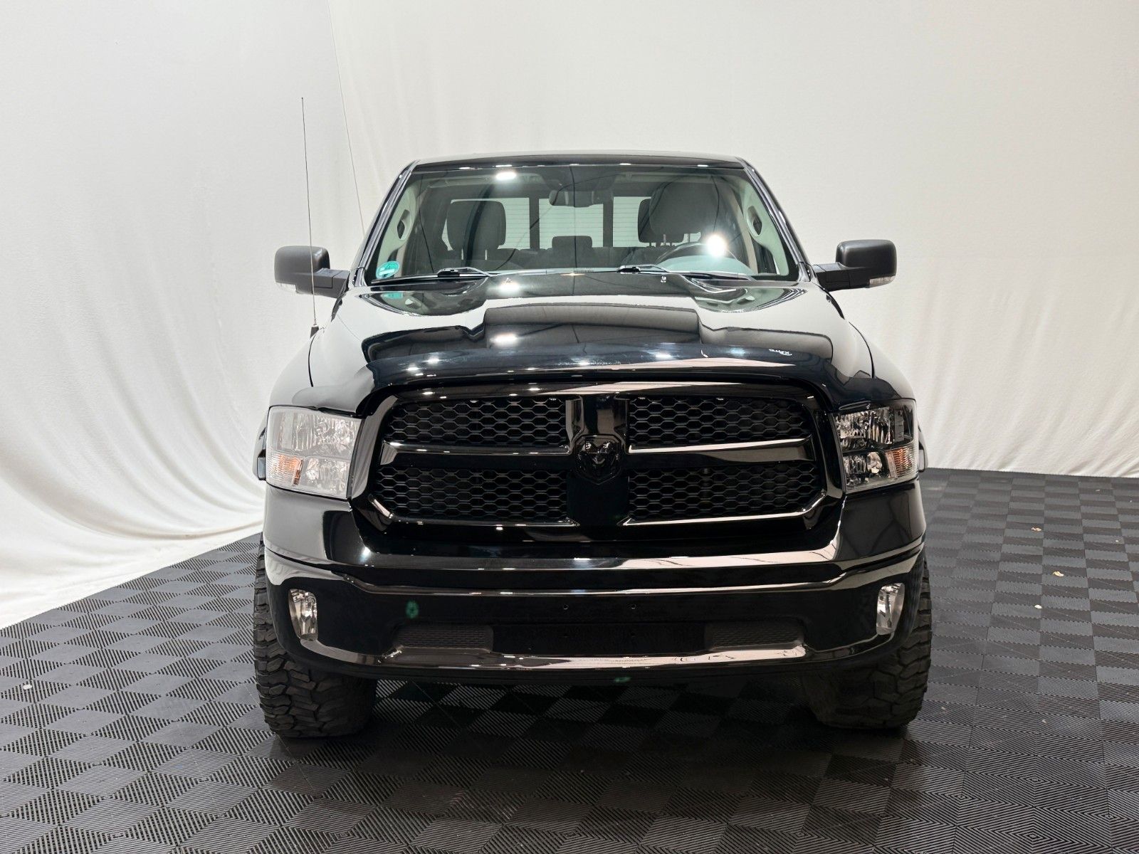 Fahrzeugabbildung Dodge RAM 1500 Blackout Crew Cab 4x4