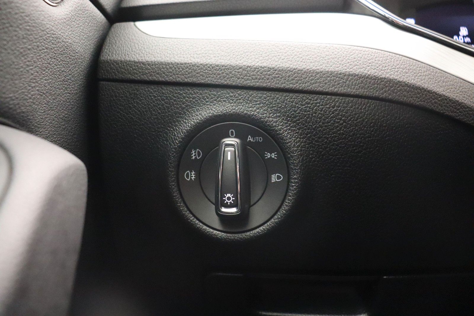 Fahrzeugabbildung SKODA Superb Combi Ambition LED ACC Navi