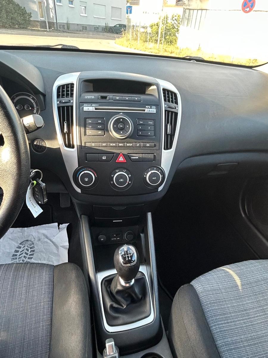 Kia ANDERE Ceed Seven Stars