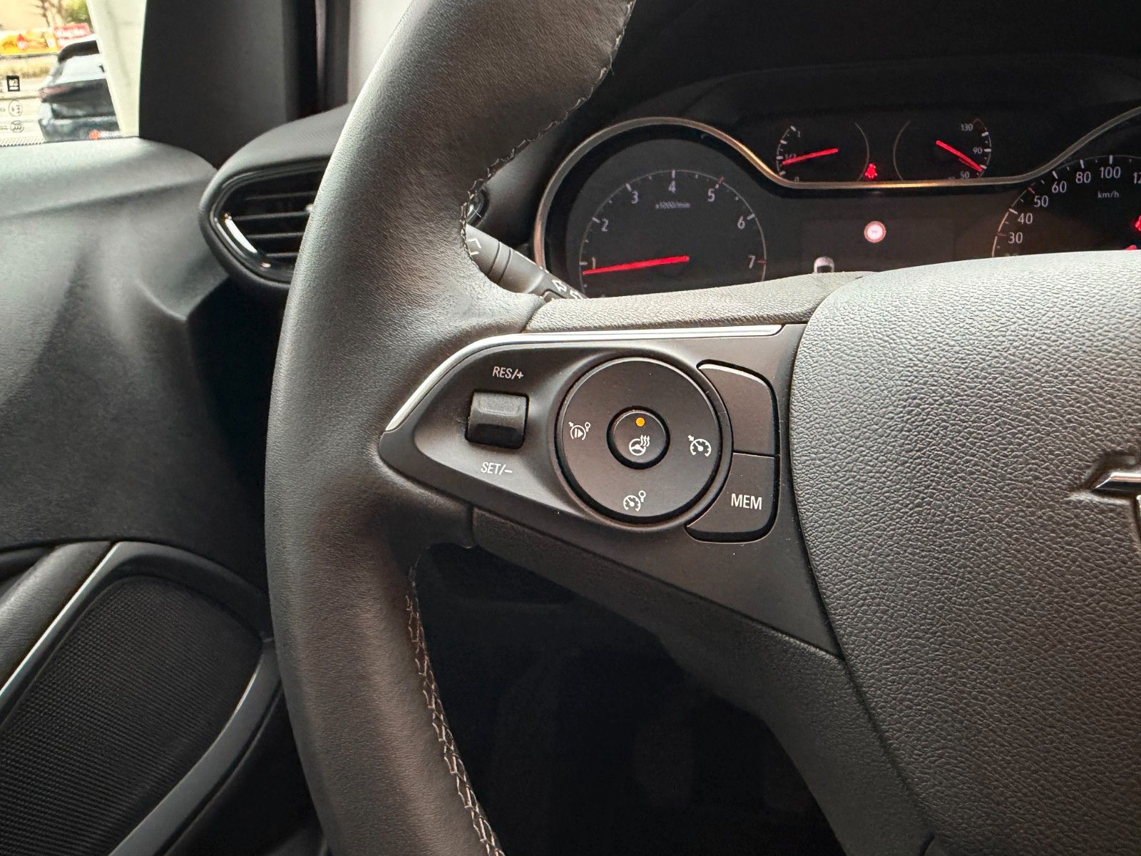 Fahrzeugabbildung Opel Crossland Elegance 110PS Navi/Kamera/Allwetter!