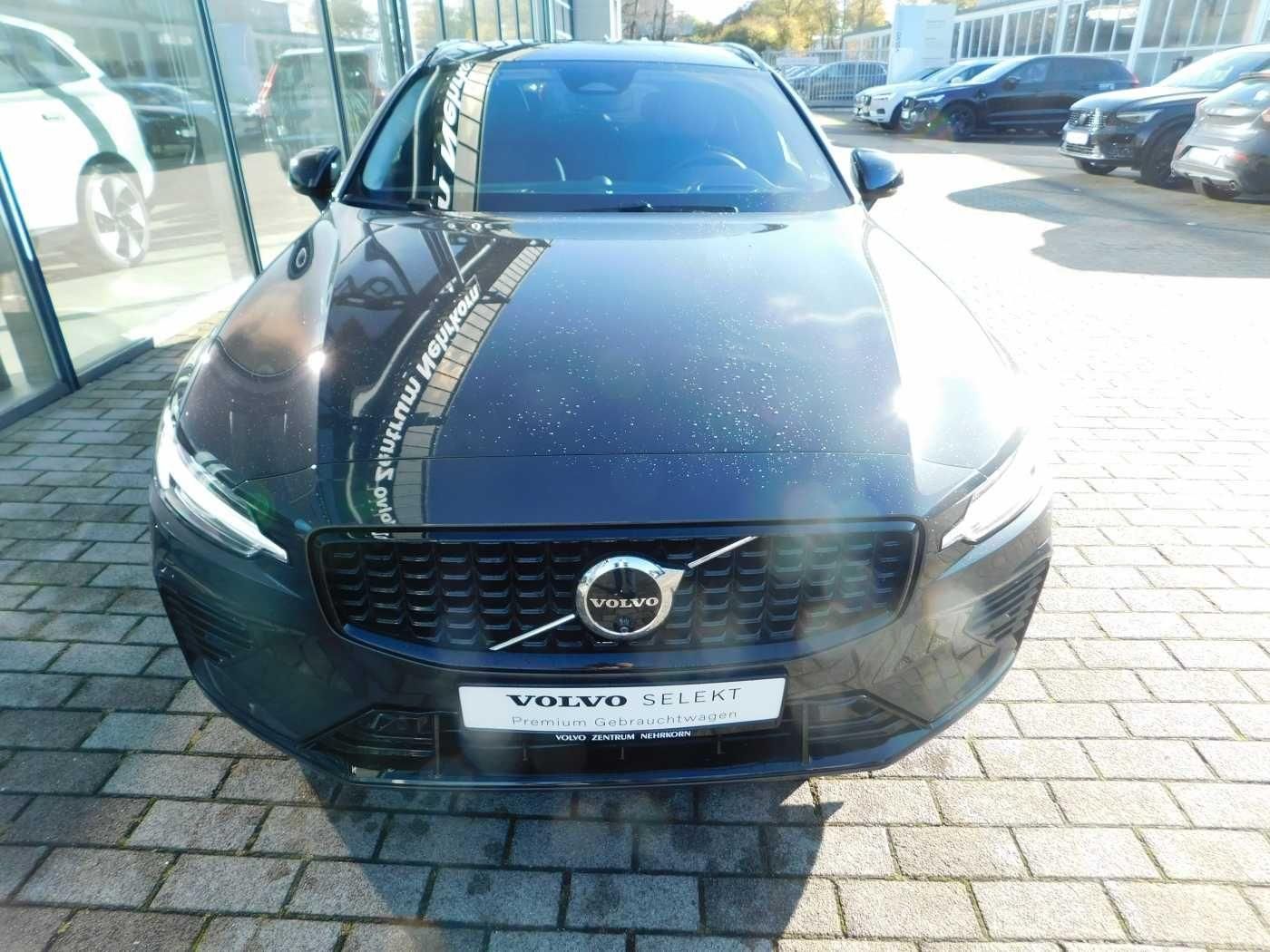 Fahrzeugabbildung Volvo V60 T6 Recharge AWD Ultra Dark