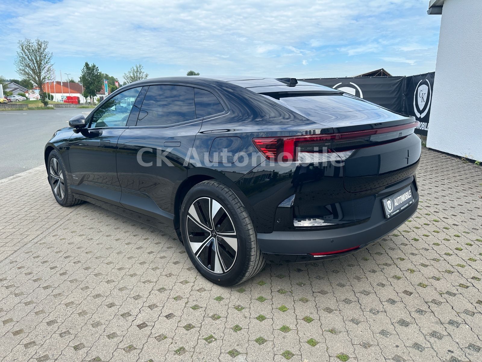 Fahrzeugabbildung Polestar 4 LRDM 400 kW Long Range Dual/Pano/Head-Up