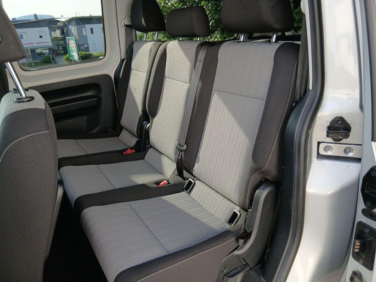 Volkswagen Caddy Maxi Comfortline, 7-Sitzer, AHK, NAVI