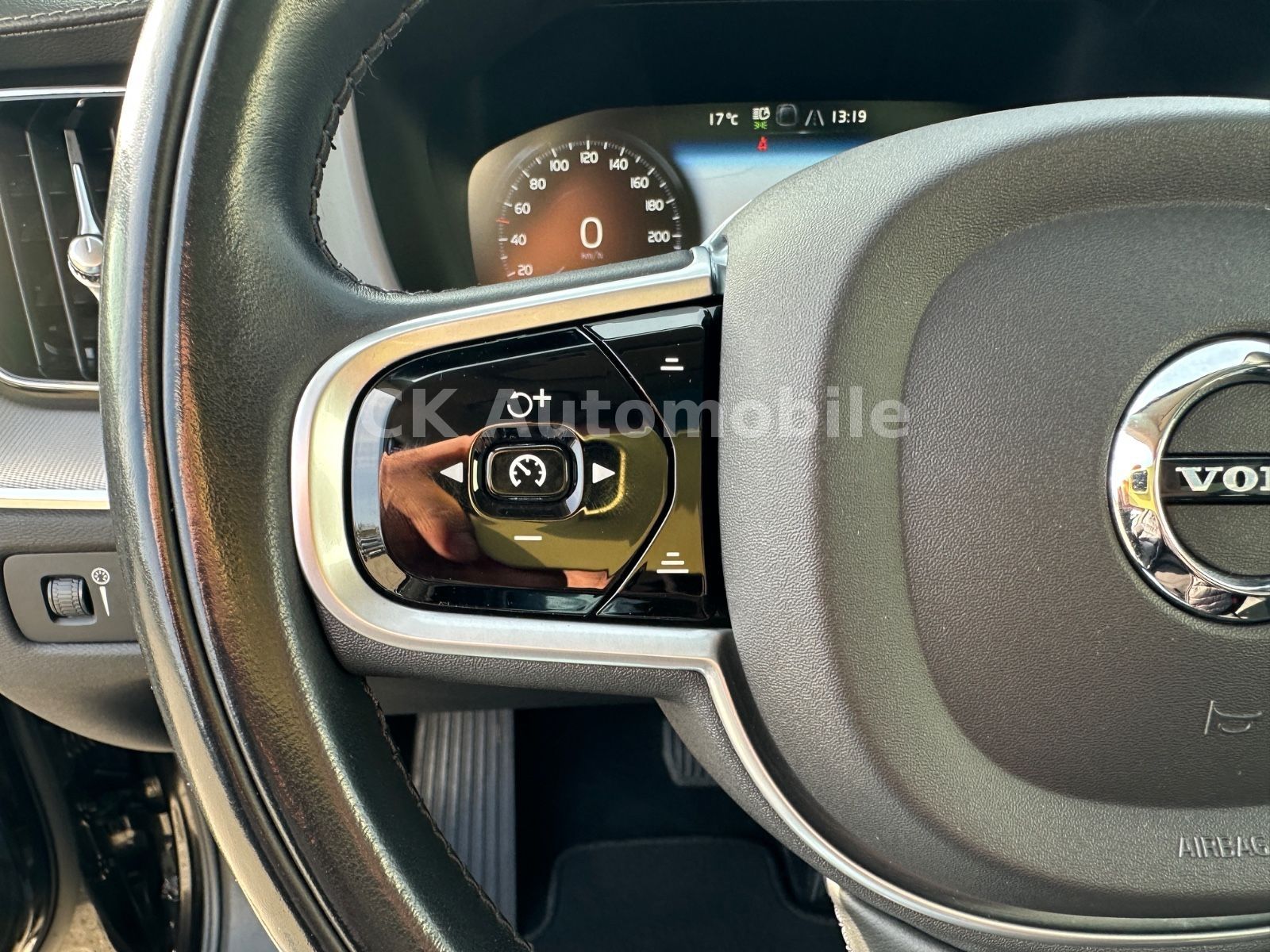 Fahrzeugabbildung Volvo XC60 B4 Inscription 2WD/Leder/Pano/LED/BLIS/360°