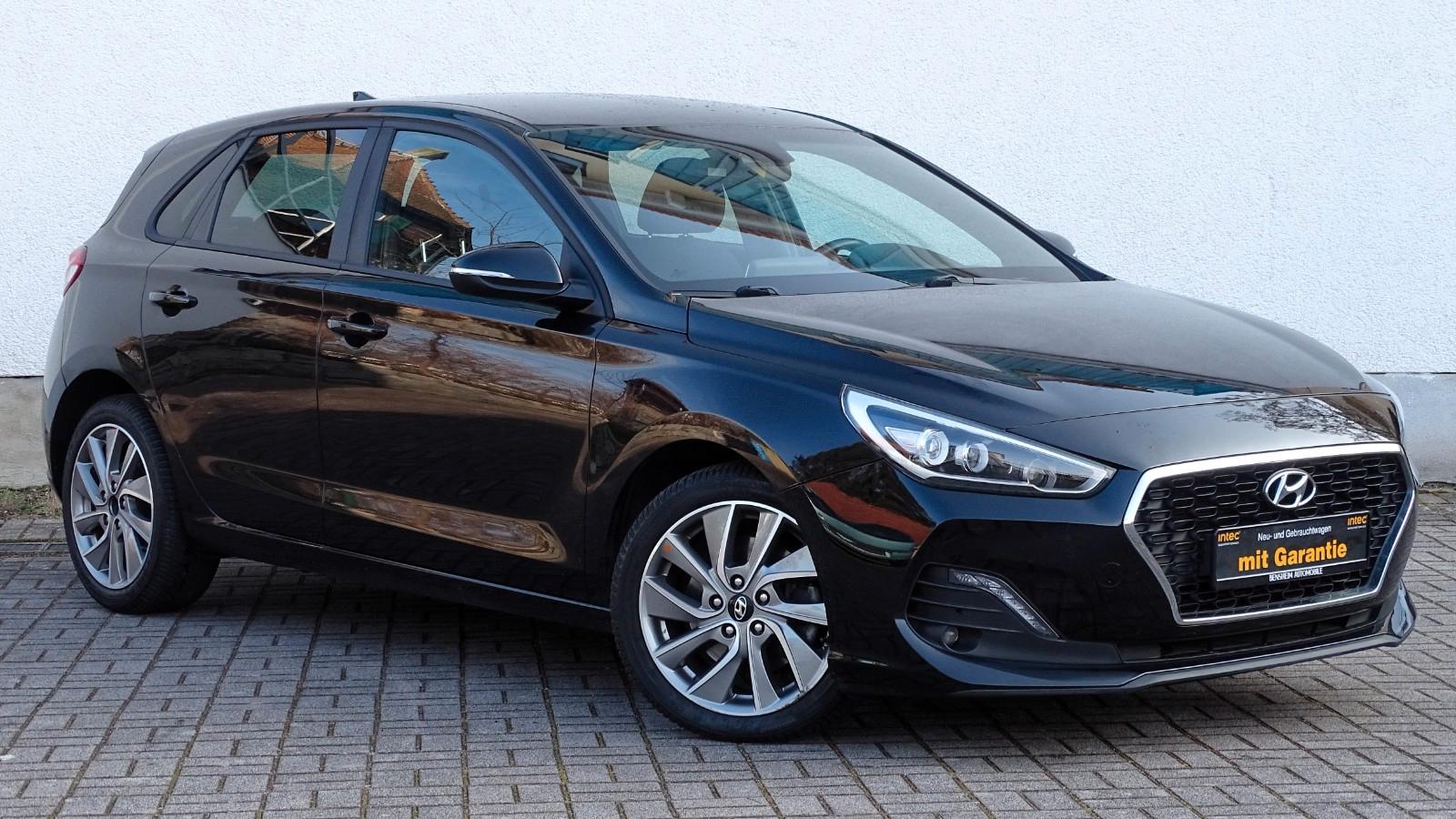 Hyundai i30 Passion +|1.Hand|SHZ|Kamera|PDC|CarPlay|LHZ|