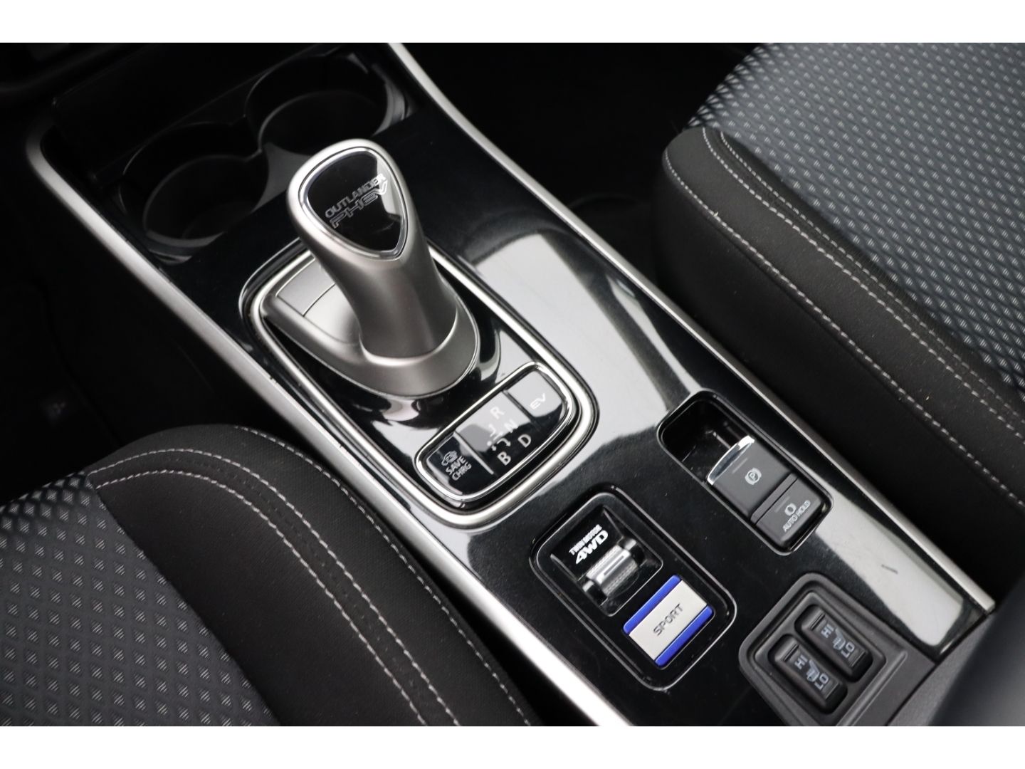 Fahrzeugabbildung Mitsubishi Plug-in Hybrid Outlander PHEV Basis 4WD Tempomat