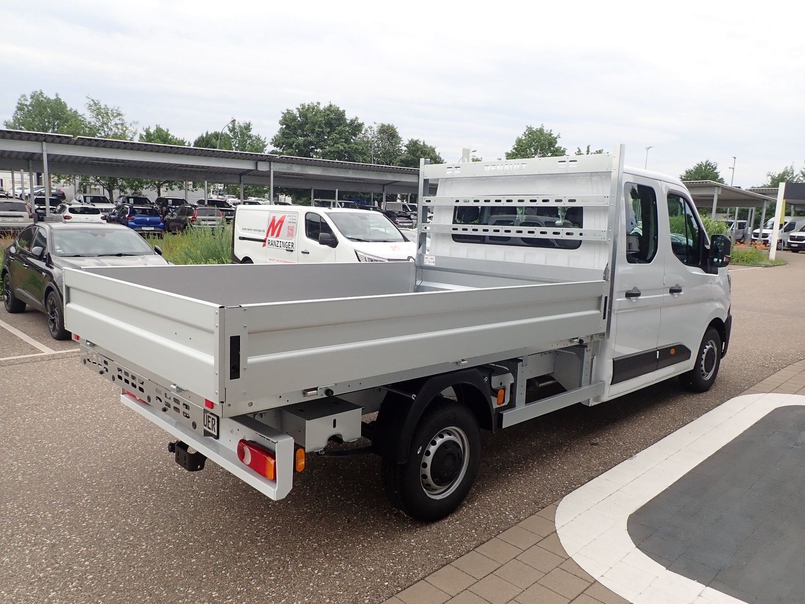 Fahrzeugabbildung Renault Master Werkseitige Umbauten FWD Fgst. Pritsche D