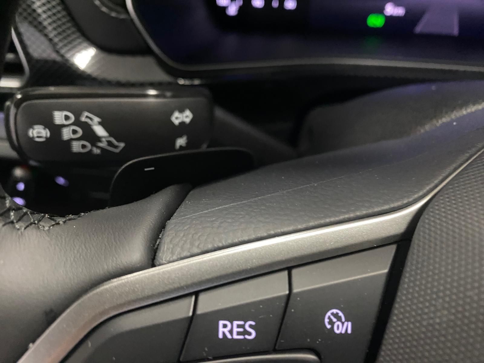 Fahrzeugabbildung Volkswagen T-Cross 1.0 TSI DSG R-Line BLACKSTYLE+MATRIX+AHK