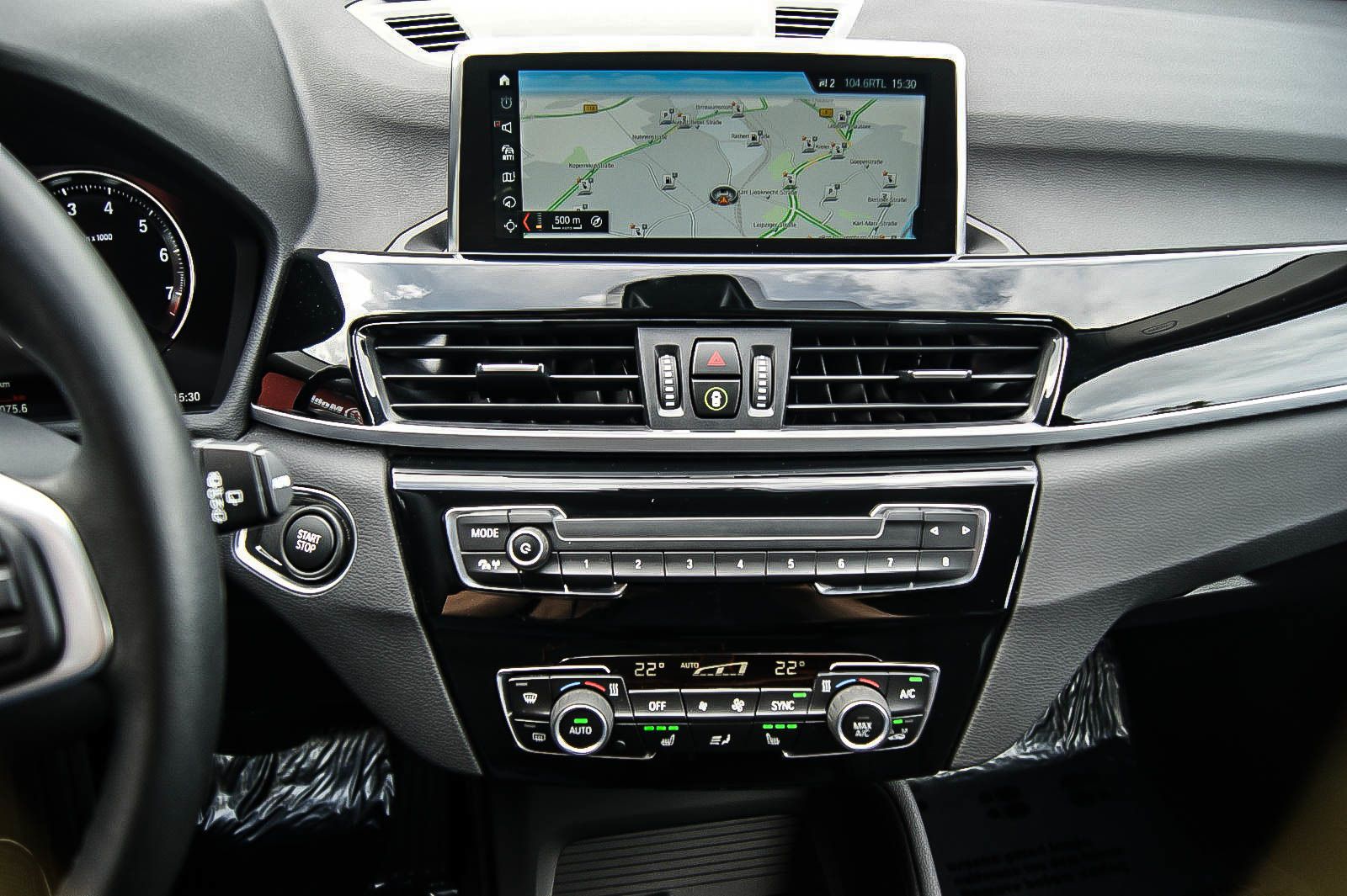 Fahrzeugabbildung BMW X1 xDrive 25e Advantage STORM BAY INDIVIDUAL LED