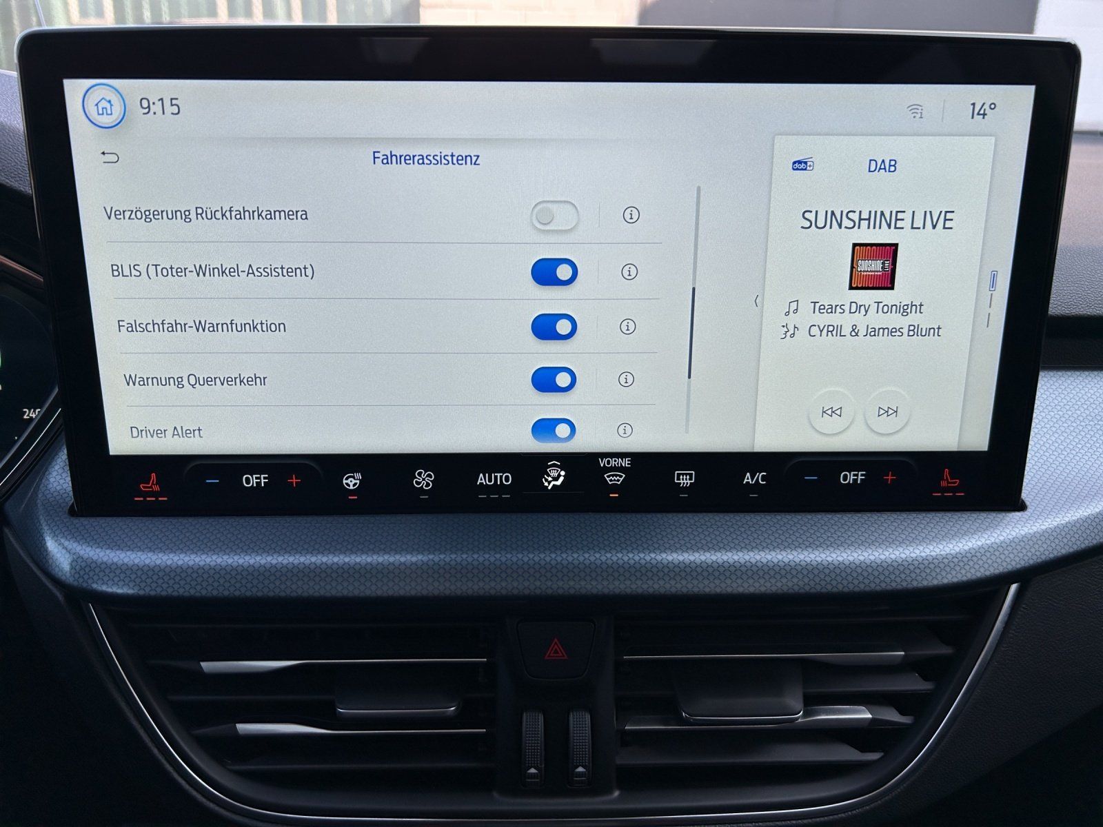 Fahrzeugabbildung Ford Focus 1.5 Active X Aut./LED/KAMERA/ACC/NAVI/PANO