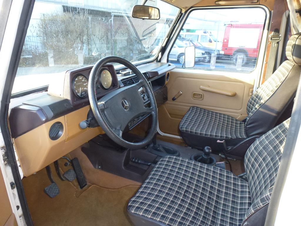 Mercedes-Benz G 230