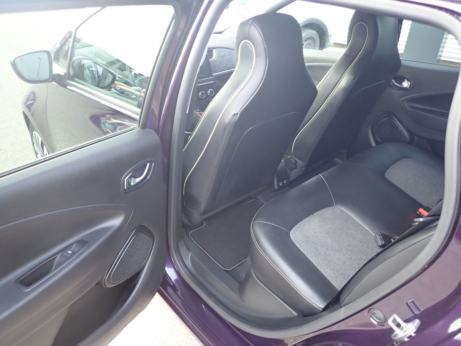 Fahrzeugabbildung Renault ZOE Iconic E-TECH 50 KW 135PS