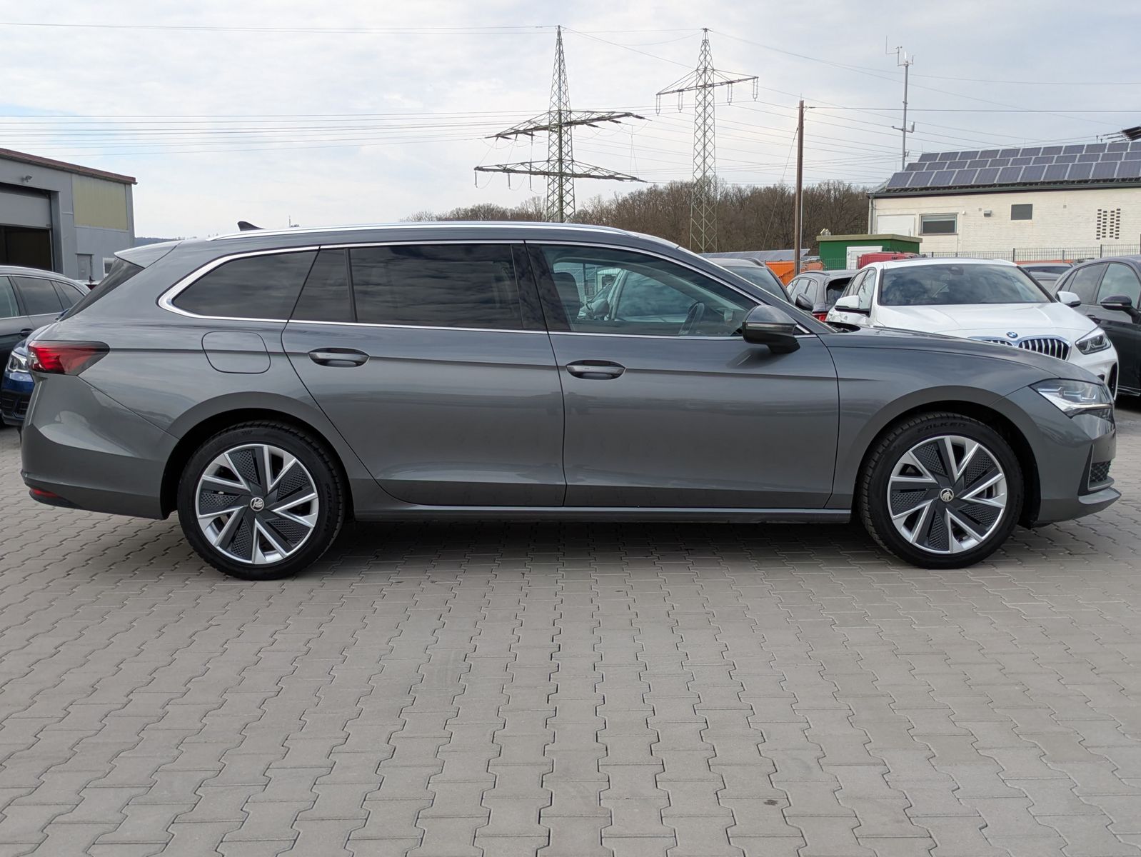 Fahrzeugabbildung SKODA Superb 2.0 TDI 4x4 Selection MATRIX*AHK*5J GAR.