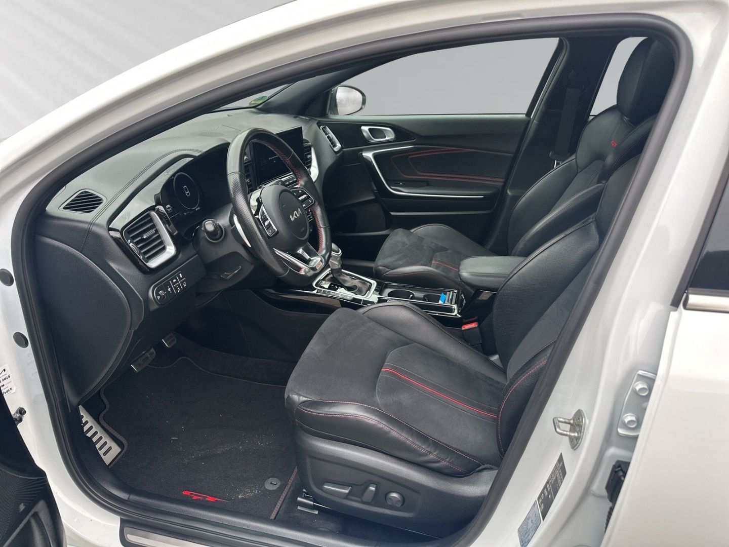 Fahrzeugabbildung Kia ProCeed GT 1.6 T-GDI+El. Panodach+Navi+Leder+Dig