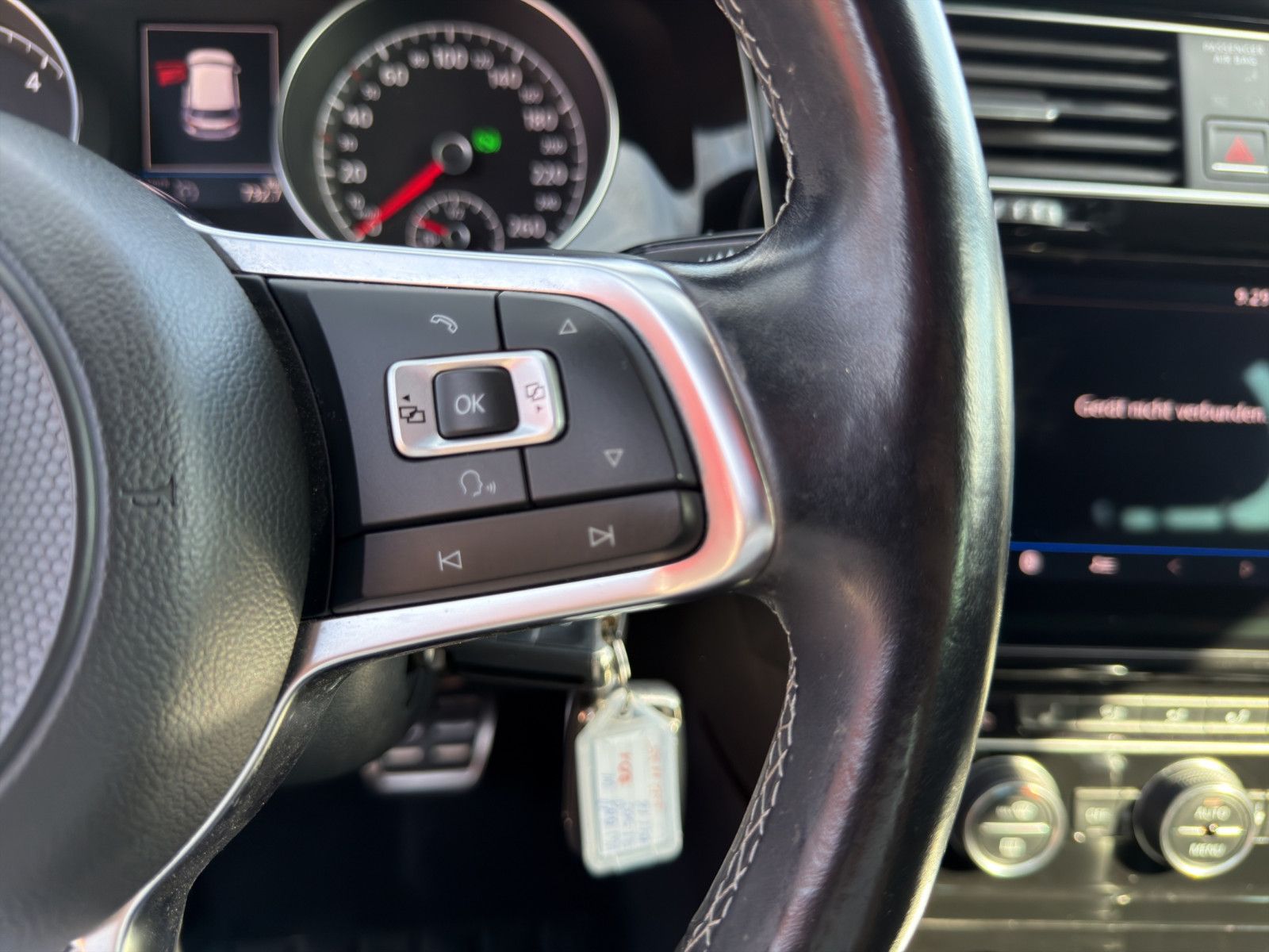 Fahrzeugabbildung Volkswagen Golf R-Line Apple /Szhzg/1.Hand/DAB/LED/Klimaaut