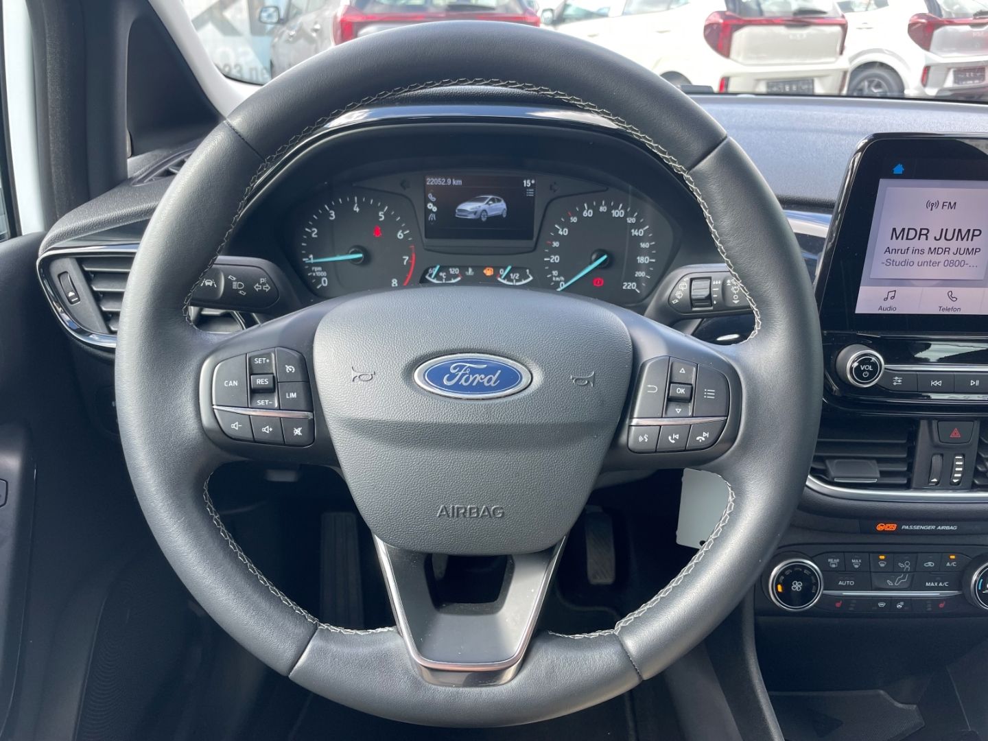Fahrzeugabbildung Ford Fiesta Spurhalteass PDC SHZ Tempomat Bluetooth