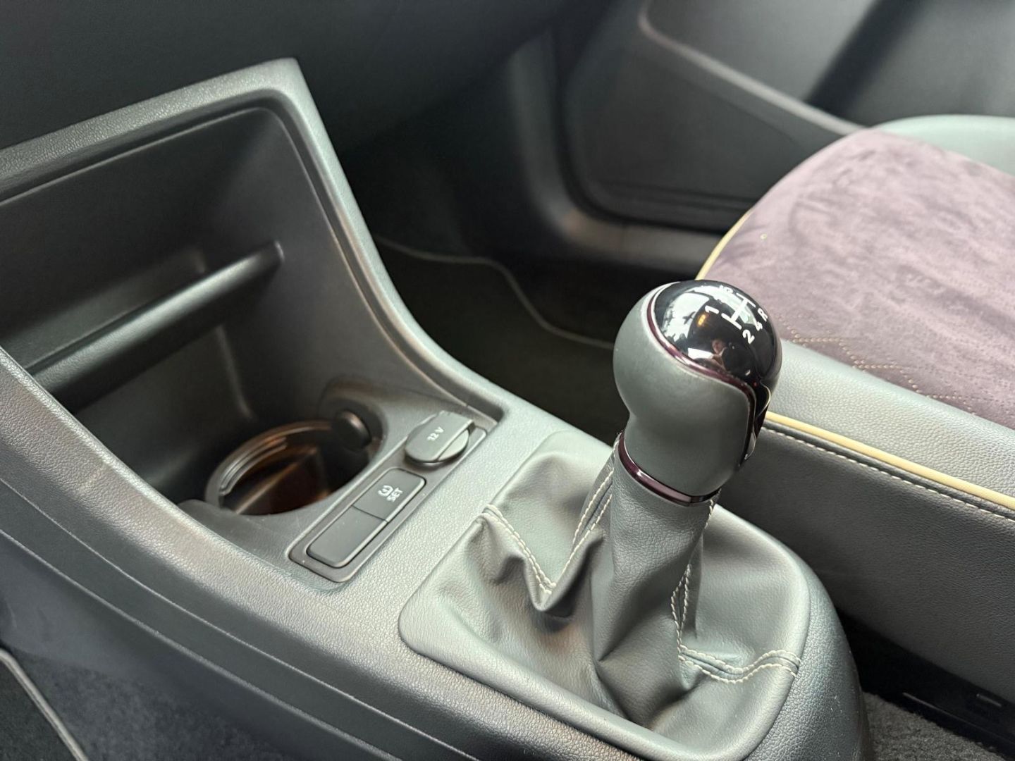 SEAT Mii Style 1.0 Cosmopolitan Sport-P. Alcantara GR - Image 22