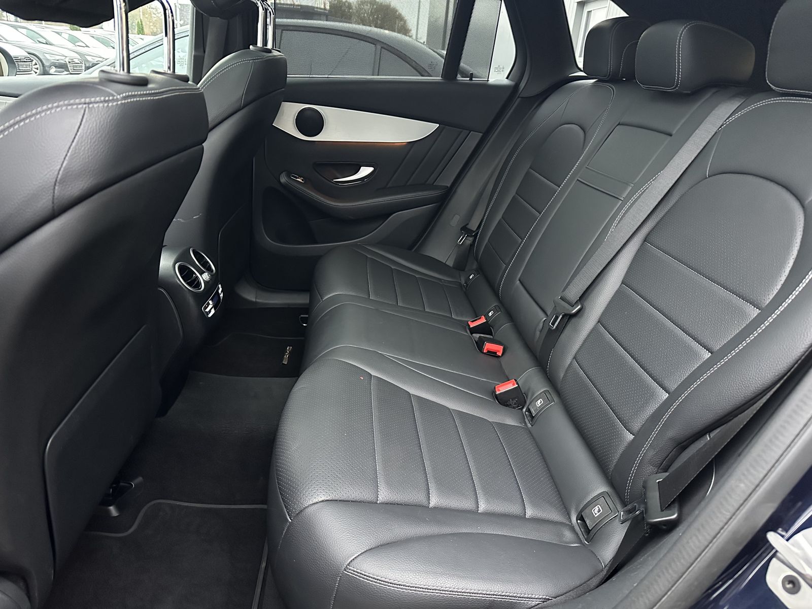 Fahrzeugabbildung Mercedes-Benz GLC 200d 4M AMG-Line NAV+LED+AHK+HUD+PANO+ACC+PP