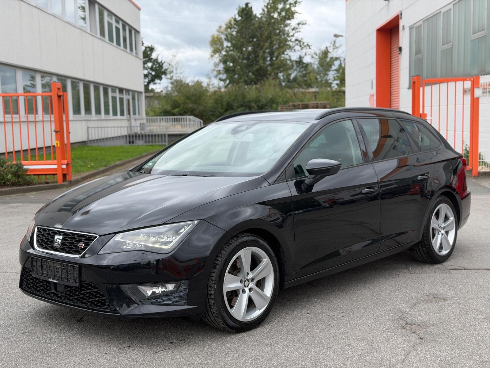 Seat Leon 2014 — rear view