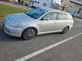Toyota Avensis 2.0 D-4D C C - Toyota Avensis aus 2004 mit Diesel-Antrieb