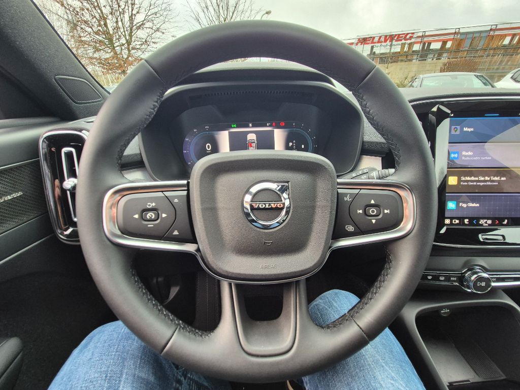 Fahrzeugabbildung Volvo XC40 B3 B DKG Plus Dark+HarmanKardon+Allwetter