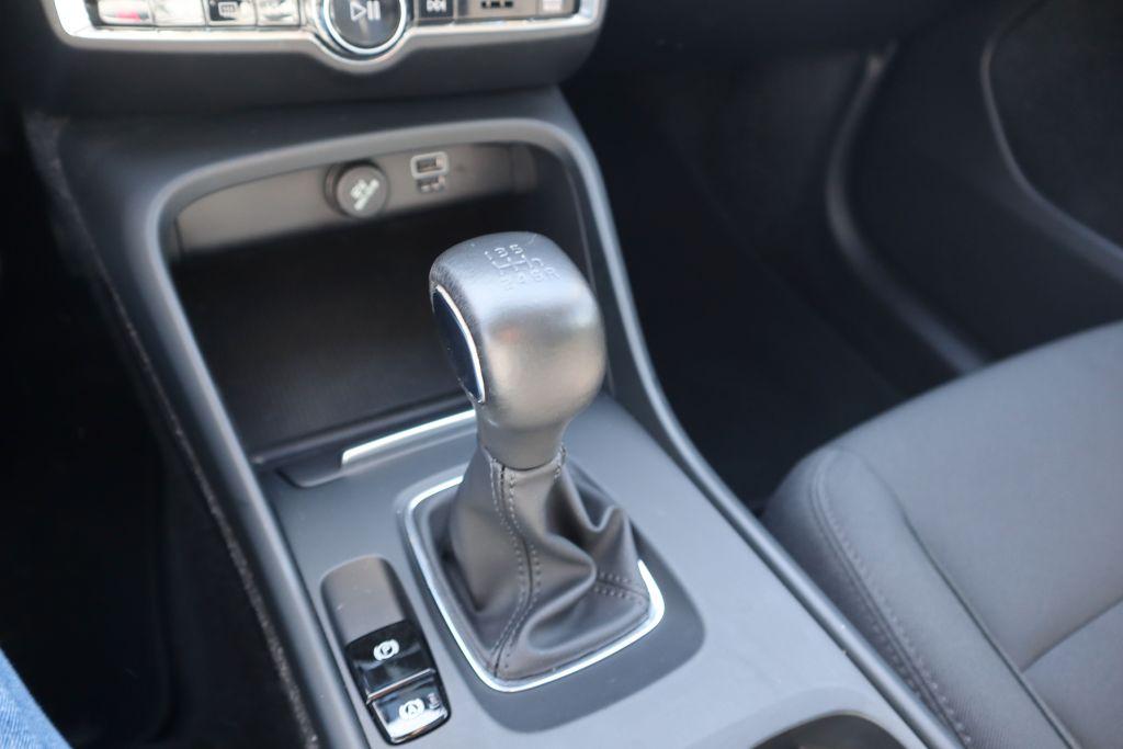 Volvo XC40 T3 Momentum Pro |PANORAMA|R-KAMERA|NAVI|