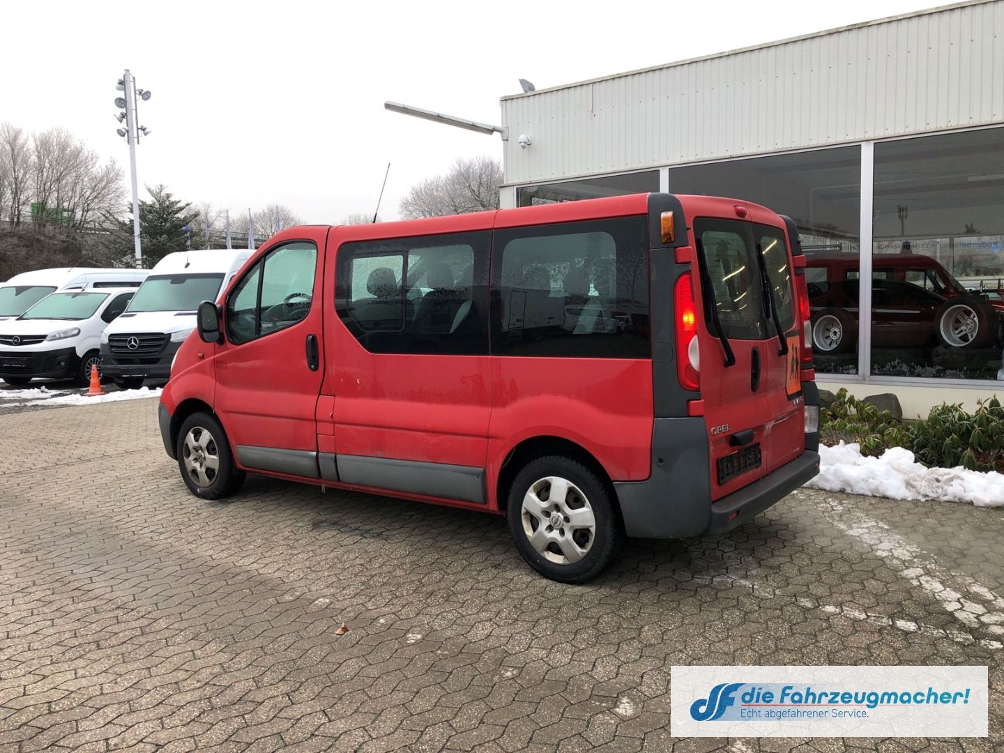 Fahrzeugabbildung Opel Vivaro Kasten Behindertengerecht 8022