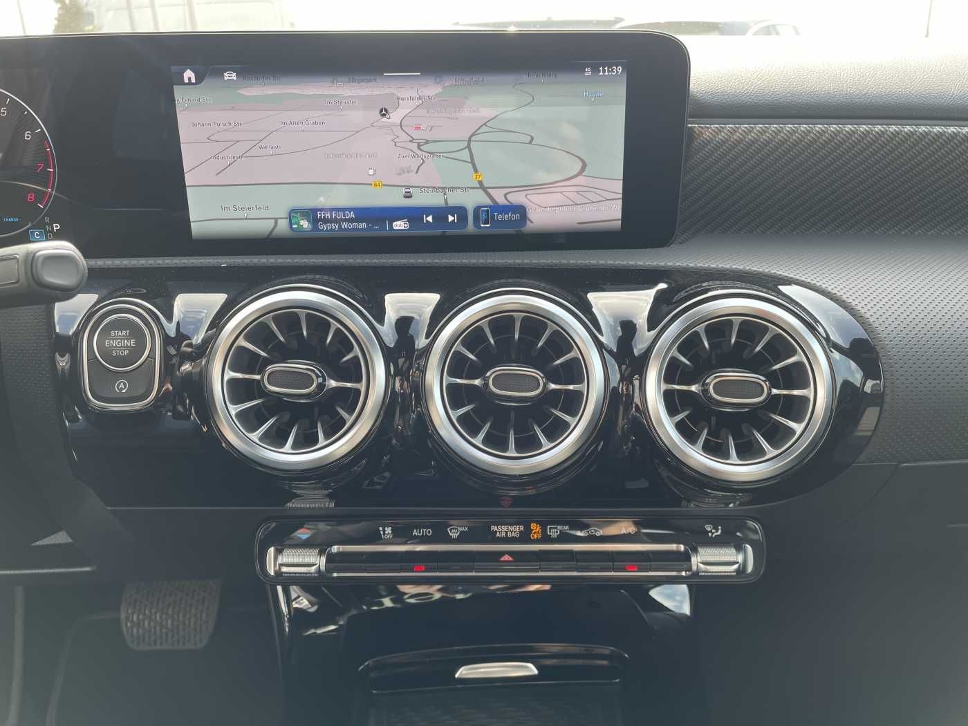 Fahrzeugabbildung Mercedes-Benz A 200 Progressive Pano+R-Kamera+LED+ MBUX+Lenkra