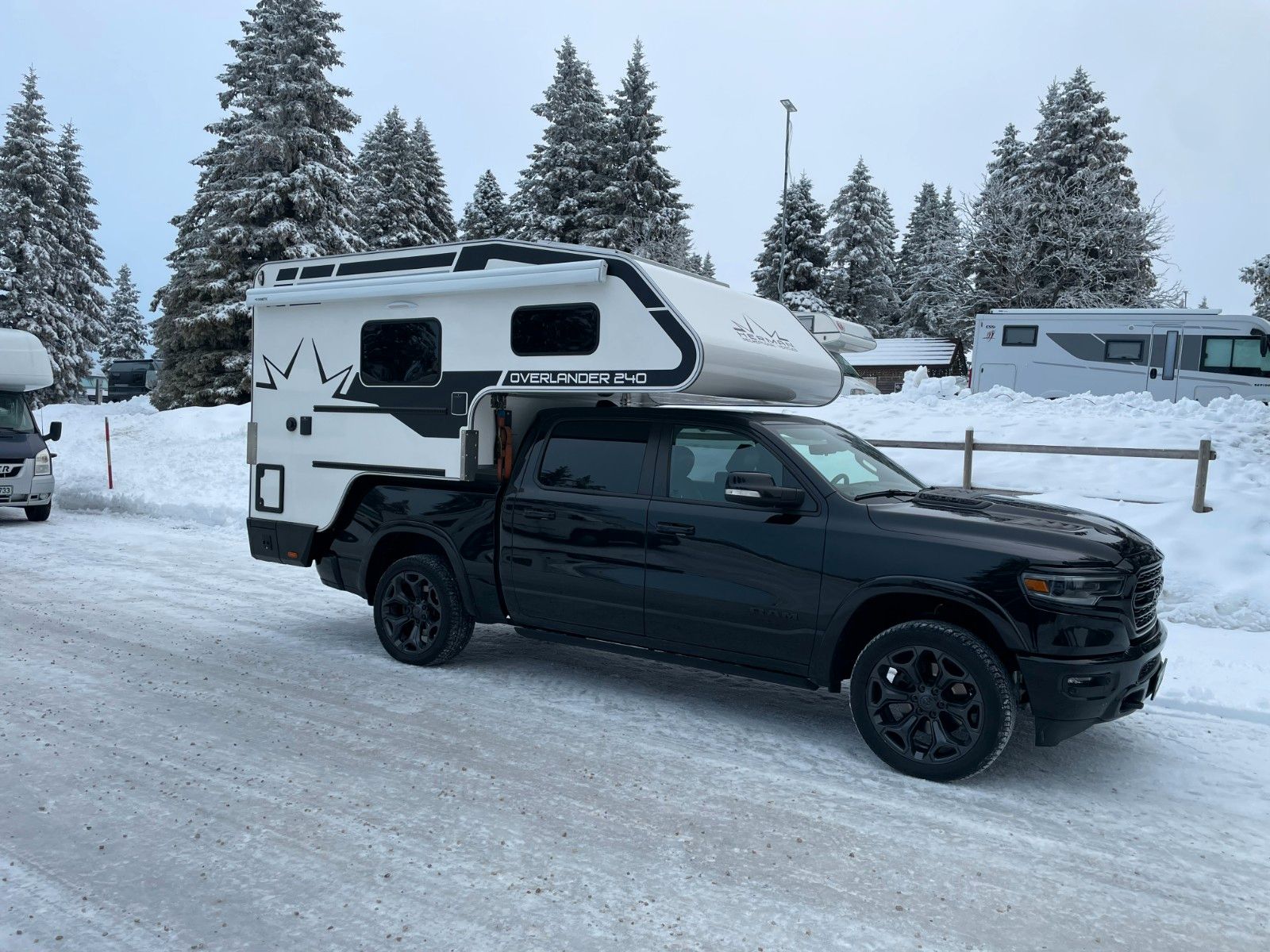 Fahrzeugabbildung Andere OVERLANDER 240