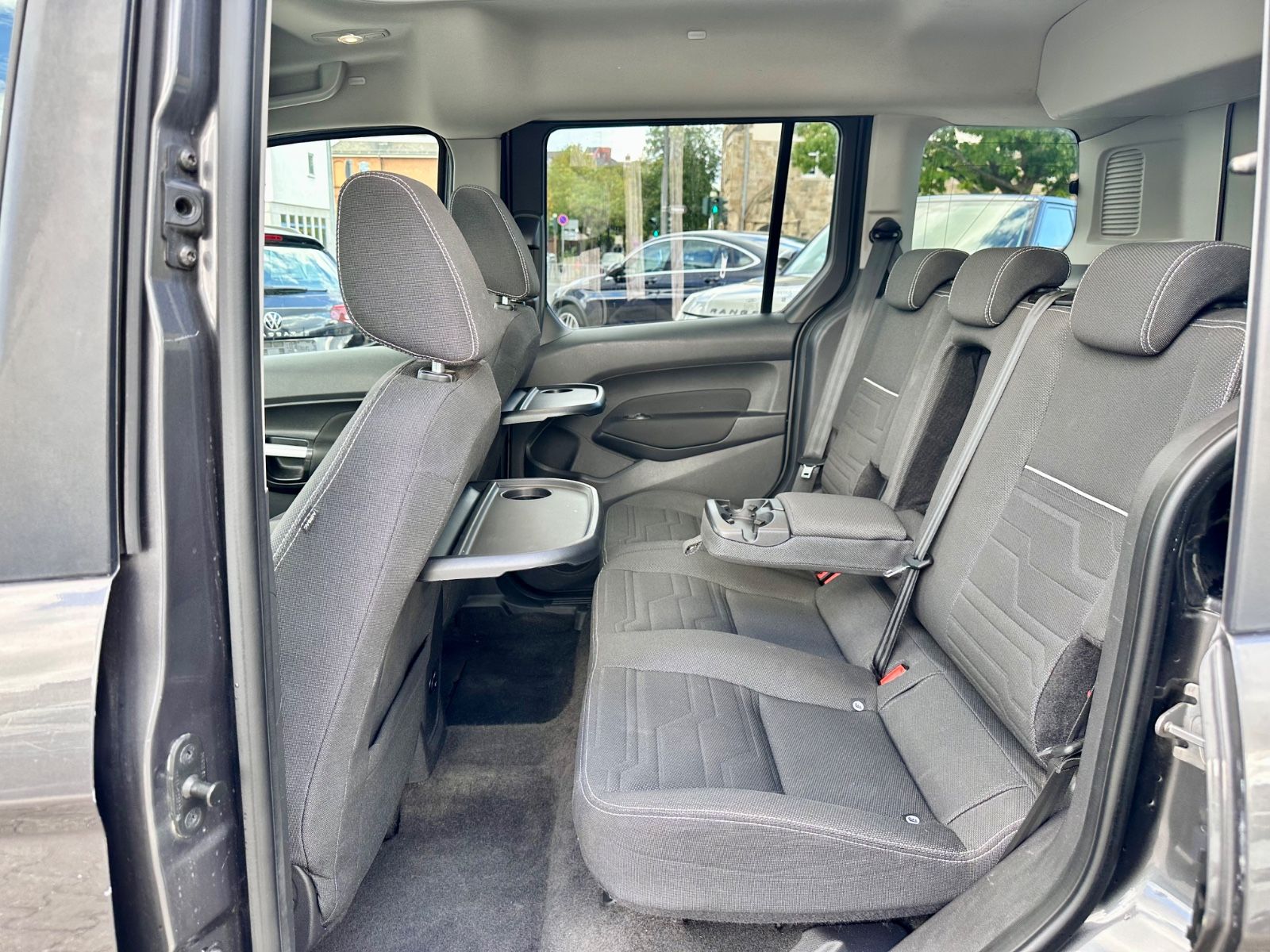 Fahrzeugabbildung Ford TOURNEO CONNECT TITANIUM*MOD.2016*