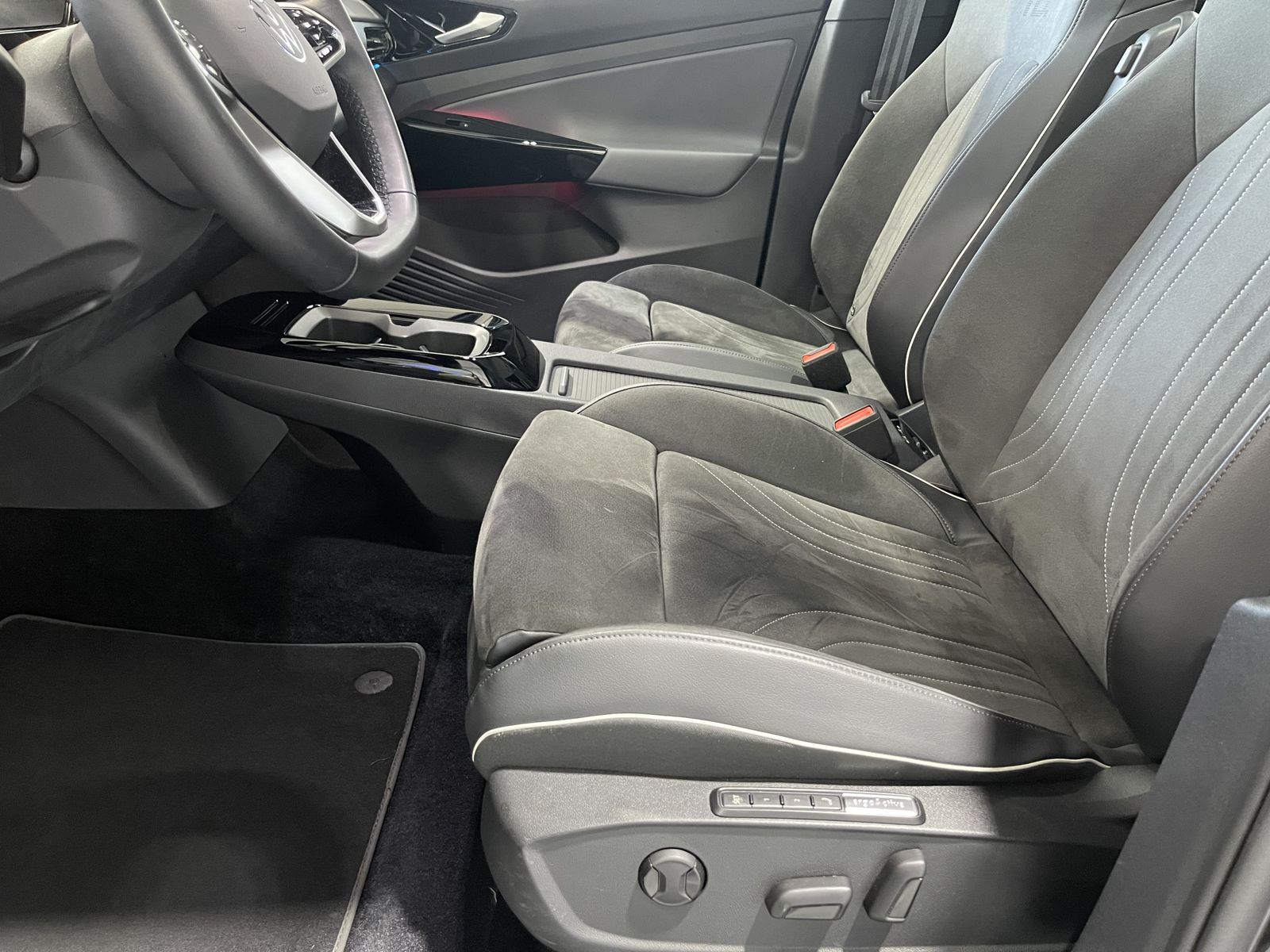 Fahrzeugabbildung Volkswagen ID.4 Pro Performance*LED-Matrix*Pano*Cam*HeadUp*