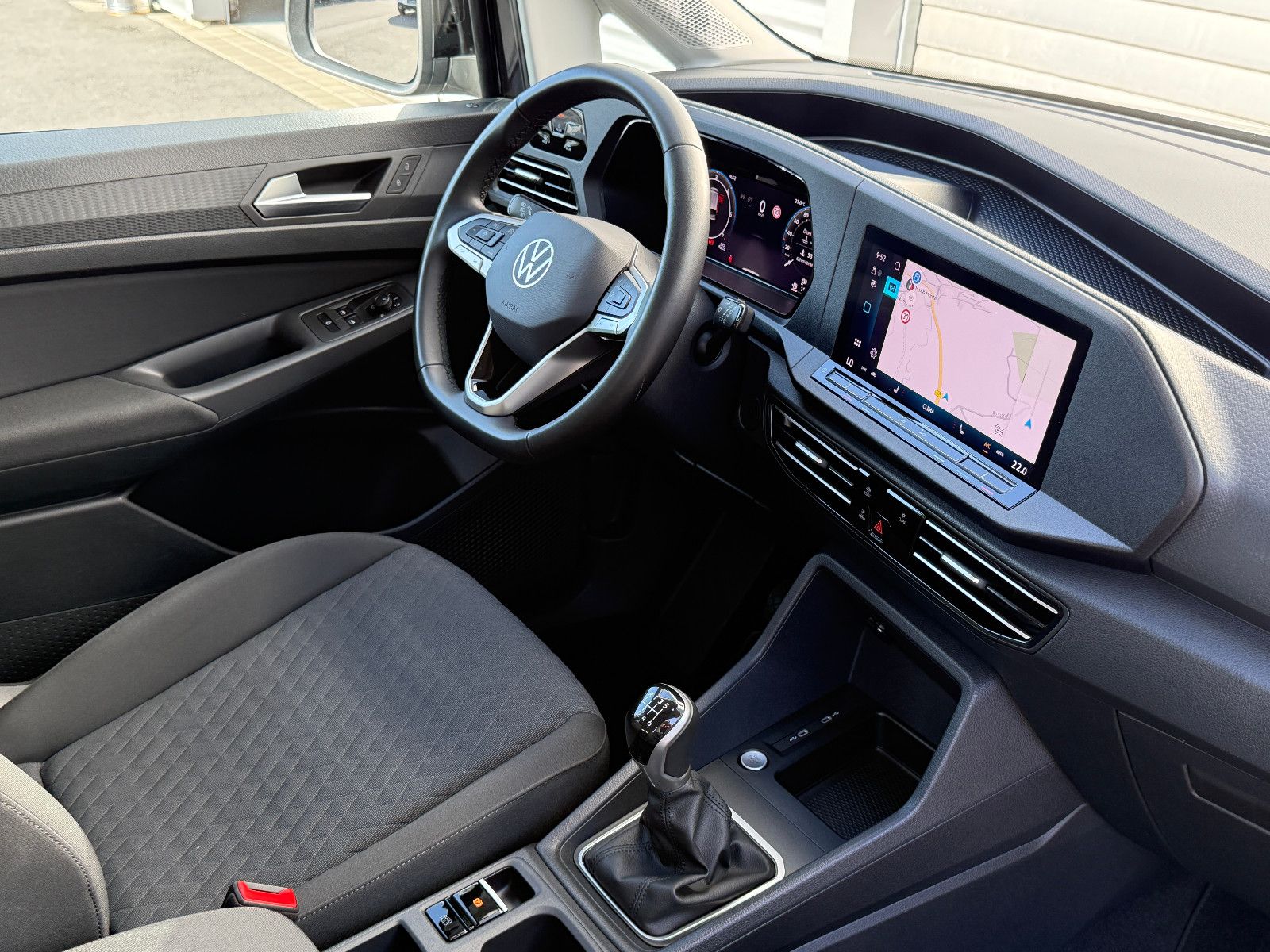 Fahrzeugabbildung Volkswagen Caddy Life ACC AHK Blis Navi LED Kamera SHZ