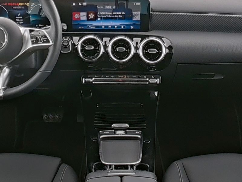 Fahrzeugabbildung Mercedes-Benz A 250 e PROGRESSIVE+STNDHZ+AHK+11KW+LHZ+LED+KAM