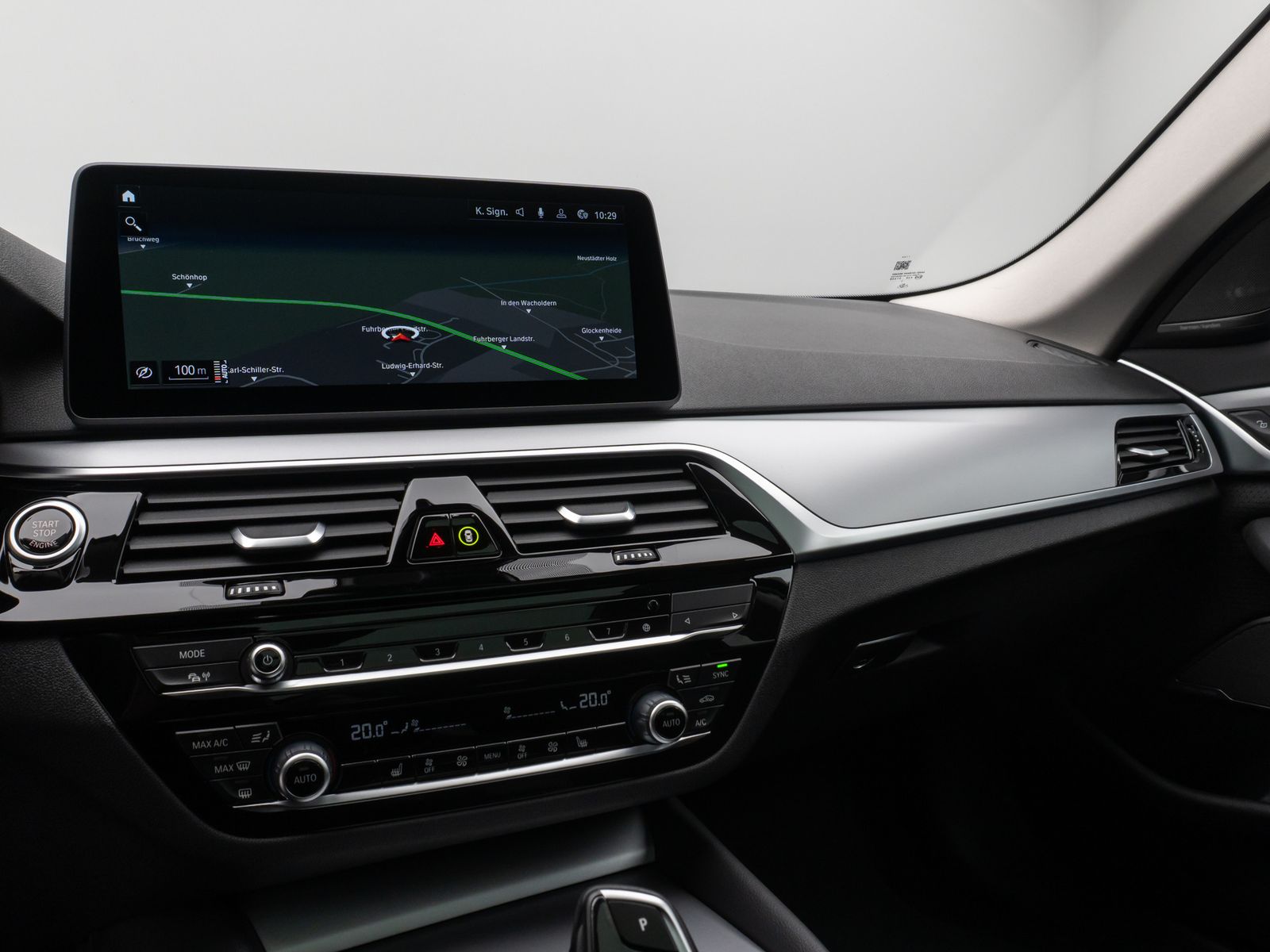 Fahrzeugabbildung BMW 520d Kamera DAB H/K Alarm DisKey Panorama MSport