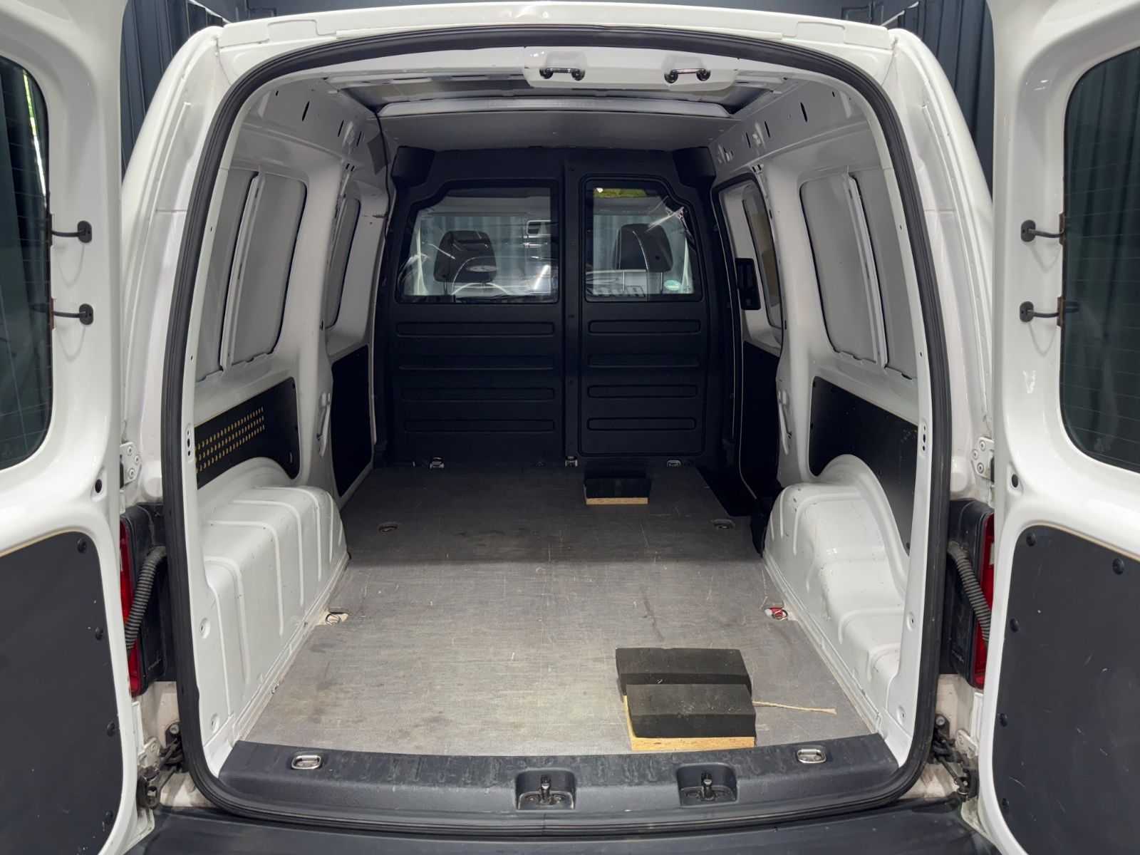 Fahrzeugabbildung Volkswagen Caddy Maxi Kasten 2.0TDI BMT|NAVI|TÜV 06/2026