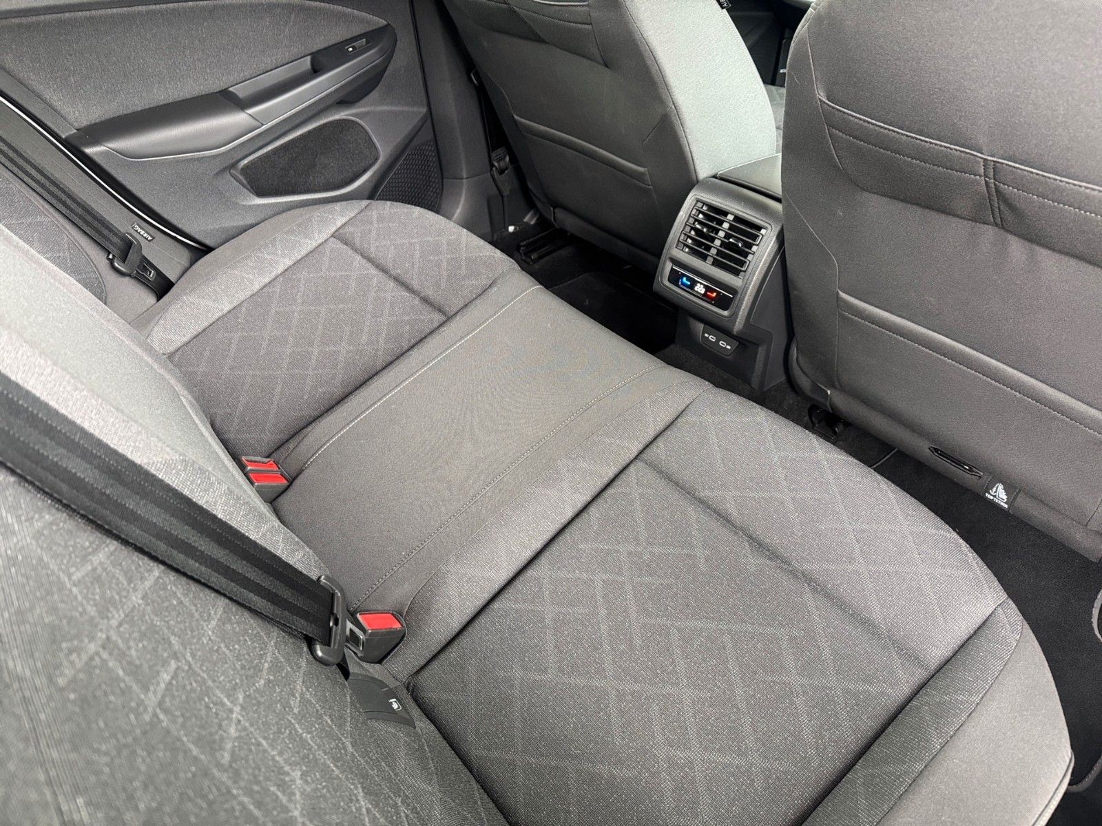 Fahrzeugabbildung Volkswagen Golf VIII Lim. Life 1.5 TSI