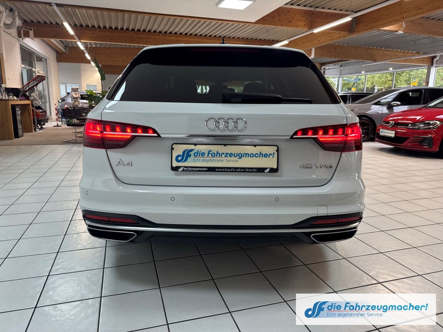 Fahrzeugabbildung Audi A4 Avant 40 TFSI advanced HUD Navi Soundsystem L