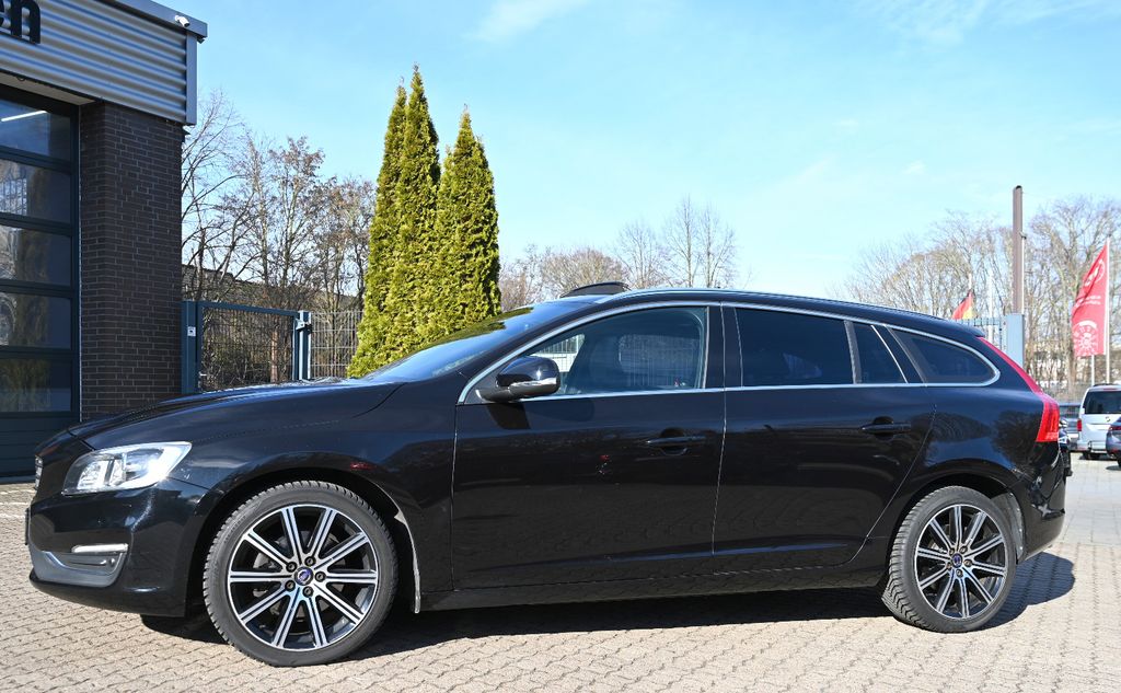 VOLVO V60 Kombi D4 Summum Leder Schiebedach Navi VOLL VOLVO V60 Kombi D4 Summum Leder Schiebedach Navi VOLL