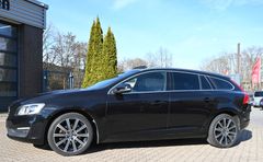 VOLVO V60 Kombi D4 Summum Leder Schiebedach Navi VOLL VOLVO V60 Kombi D4 Summum Leder Schiebedach Navi VOLL
