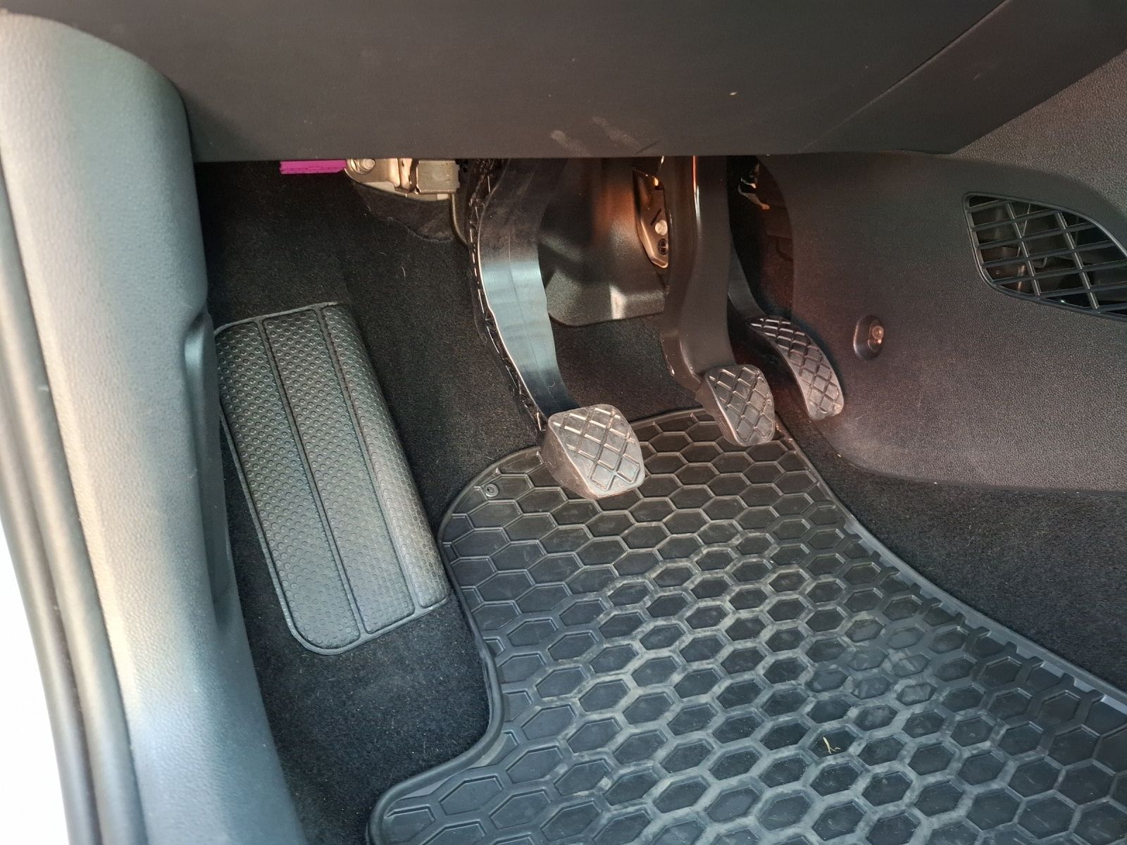 Fahrzeugabbildung Volkswagen up! Klima DAB SH